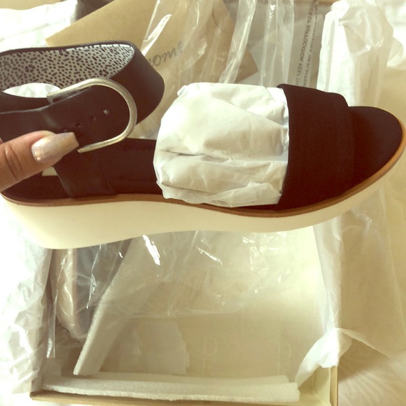 ellen degeneres Shoes - Ellen Degeneres Stella chic sandals size 9M ellen degeneres Shoes - Ellen Degeneres Stella chic sandals size 9M